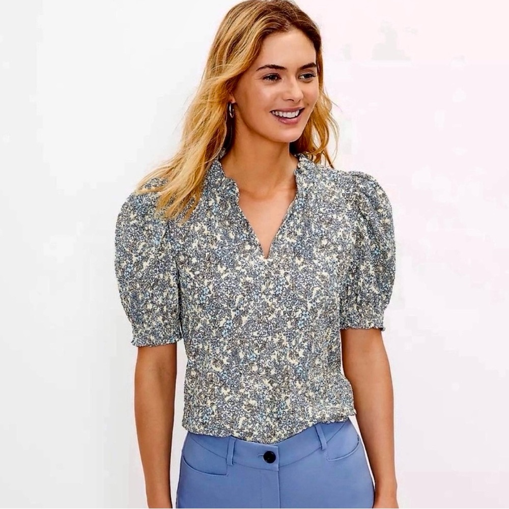 LOFT Ditsy Floral V Neck Half Sleeve Top M Puff Sleeve